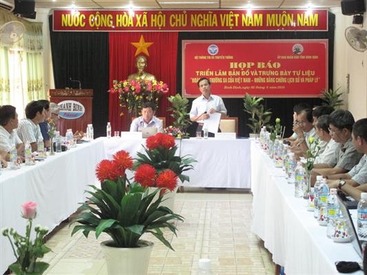 В Биньдине открылась выставка, посвященная суверенитету Вьетнама над островами Хоангша и Чыонгша - ảnh 1